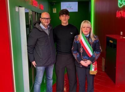 Nuovo punto ristoro H24 nel centro di San Severino: taglio del nastro per “E&S Vending”