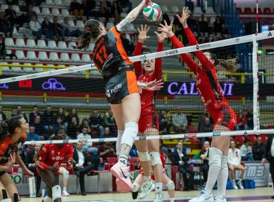Volley, la CBF Balducci risale ma si arrende al tie-break: un buon punto a Busto Arsizio