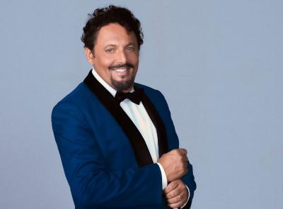 Enrico Brignano torna a far ridere con "Bello di mamma!": tappa all'Arena Gigli di Porto Recanati
