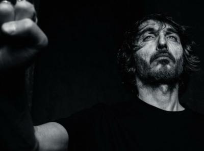 Arriva “Via Crux”: satira tagliente e zero freni nello spettacolo di Giuseppe Cruciani