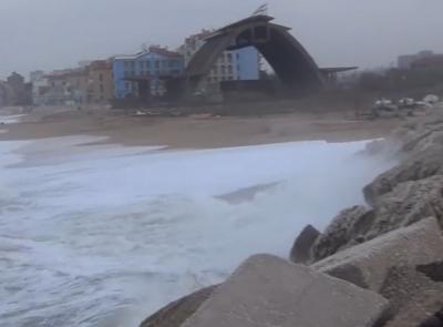 Marche, scatta l'allerta gialla per mareggiate e temporali: costa maceratese sotto osservazione