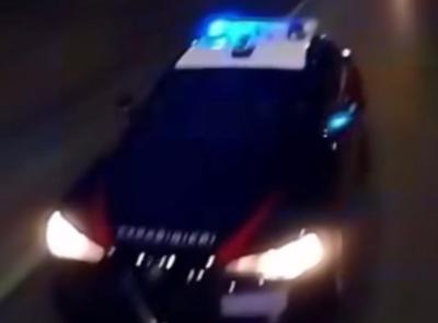 Muore dopo inseguimento e colluttazione con i carabinieri: la Procura dispone autopsia e verifiche sul taser