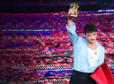 Falsi biglietti per il concerto di Olly: truffata 23enne di Corridonia, denunciati padre e figlio