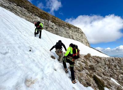 Escursionisti bloccati dalla neve sul Monte Sibilla: primo maggio di lavoro per il Soccorso Alpino