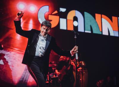 Gianni Morandi allo Sferisterio: tappa maceratese del tour “C’era un ragazzo Estate 2026”