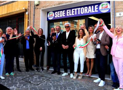 Macerata, Forza Italia inaugura la sede e presenta i 23 candidati: "In 2 mesi nessuna proposta dal centrosinistra" (FOTO e VIDEO)