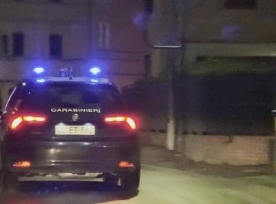 Uno guida con la patente falsa, l'altro gira ubriaco e con la patente sospesa: denunciati