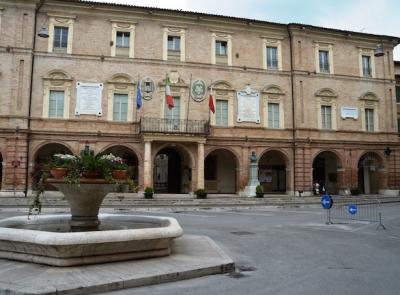 Comune di San Severino, concorso per un funzionario: come partecipare al bando