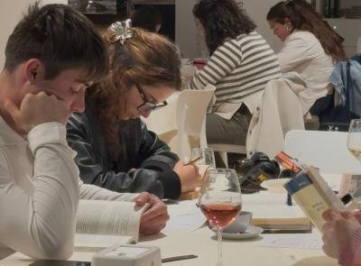 Da New York a Civitanova, successo per il Silent Reading Party: lettura e socialità al porto