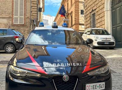 Macerata, a bordo di un bus senza biglietto e documenti: denuncia ed espulsione per un 30enne