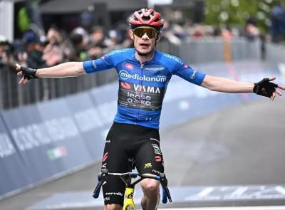 Vingegaard domina Corno alle Scale al Giro d’Italia 2026: Pellizzari in crisi, Eulálio in rosa