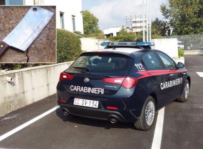 Civitanova, estrae una mannaia durante una lite in pieno centro: bloccato dai carabinieri
