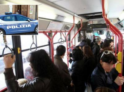 Insegue e tenta di molestare studentessa sul bus da Tolentino a Macerata: rimpatriato 25enne