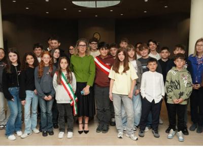 Il Consiglio dei Ragazzi di Tolentino ospite in Regione: "La democrazia funziona se ognuno fa la sua parte"