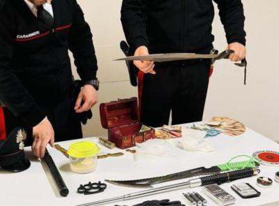 Porto Recanati- In casa 140 grammi di cocaina, machete e tirapugni: arrestato 45enne