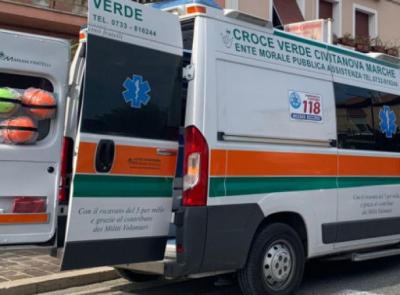 Civitanova, scontro tra auto e moto: due giovani a Torrette in eliambulanza