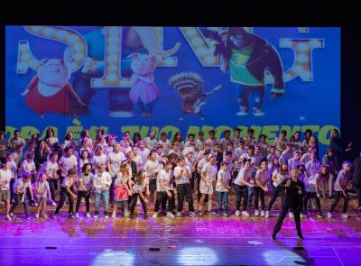 Civitanova, “Cadere… si può?”: al Teatro Rossini 350 bambini raccontano il valore dell’errore e la forza di rialzarsi