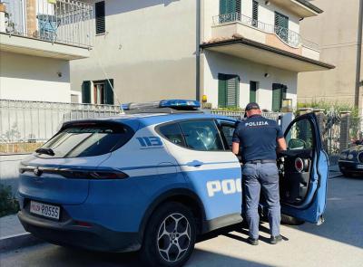 Civitanova, irruzione della Polizia in un appartamento: bloccato un 23enne in fuga