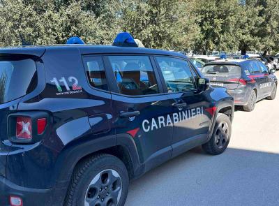 Sarnano, minaccia un operaio con una bottiglia rotta: denunciato 30enne
