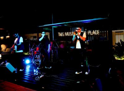 Otto Seaside inaugura i giovedì live dell’estate con i Just For Funk (Foto e Video)