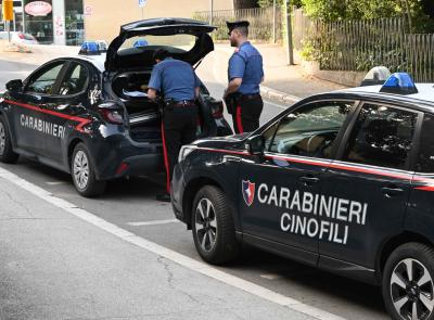 Macerata, controlli al terminal bus e sulle strade: studente trovato con hashish, denunciato automobilista ubriaco