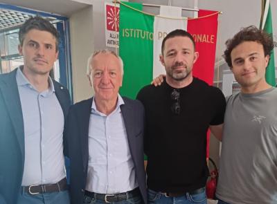 Matelica, Giovanni De Carolis, pugile campione del mondo  incontra gli studenti dell’IPSIA “Pocognoni”