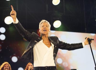 Baglioni rinvia il tour al 2027: salteranno anche le due date allo Sferisterio di Macerata