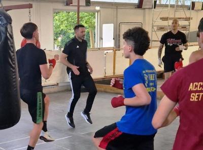 Giovanni De Carolis guida lo stage con l'Accademia pugilistica Settempedana