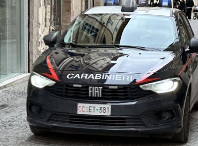 Cingoli, difende l'amica e viene afferrata al collo: studentessa ferita, denunciato 18enne