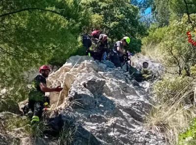 Sirolo, soccorso al Passo del Lupo: recuperato un giovane