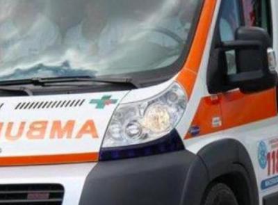 Civitanova, furgone si ribalta alla rotatoria dell’uscita della superstrada: tre feriti