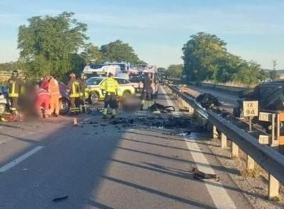 Tragedia all'alba in superstrada, scontro tra due auto: muoiono due ragazzi di 21 anni, quattro feriti a Torrette