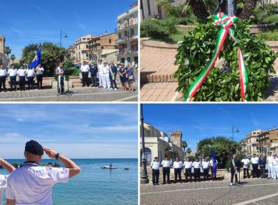 Porto Recanati, una corona affidata al mare per ricordare i marinai caduti: celebrata la Festa della Marina Militare