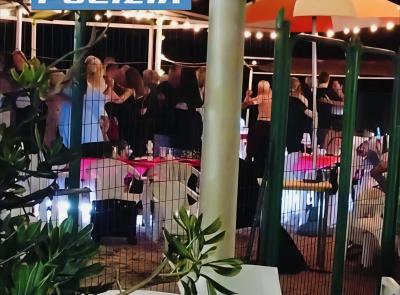 Civitanova, serata danzante abusiva e un minorenne dietro al bancone: denunciato titolare di uno chalet