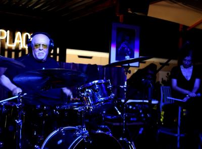 Fuori dal Guscio riparte con Ellade Bandini: musica, racconti e grandi emozioni targate Otto Seaside