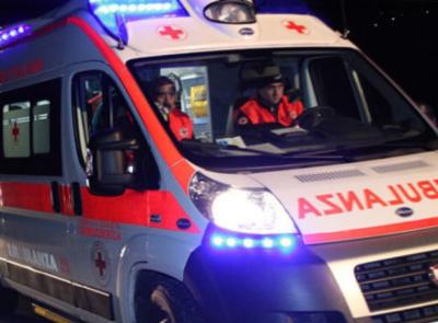 Porto Recanati, violento scontro tra due auto: cinque feriti, tre minori trasportati al Salesi