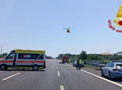 Schianto in A14 tra moto e auto: muore un centauro