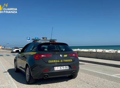 Civitanova, maxi evasione da 430mila euro: ditta calzaturiera cinese nei guai