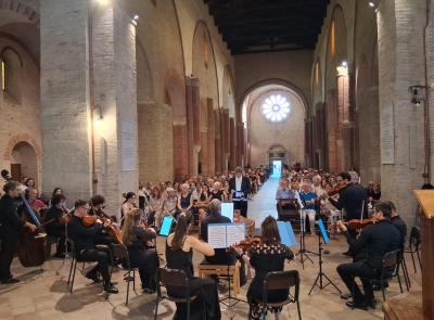 Festa della Musica all'Abbazia di Fiastra: tutto esaurito per l'Abbey Chamber Orchestra e il soprano Lucia Spreca