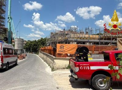 Matelica, cade mentre al lavoro in un cantiere: idraulico traportato all'ospedale