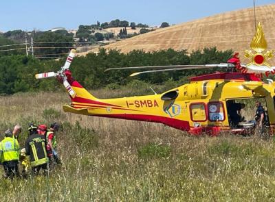 Pollenza, frontale tra furgoni: strada chiusa e due feriti. Interviene l'eliambulanza