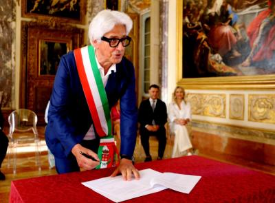 Telefoni roventi nella destra; L’ira di Acquaroli su Poletti
