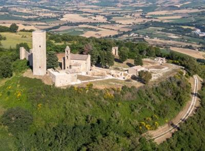 San Severino Marche, torna l'appuntamento con le visite guidate in notturna al castello di Pitino