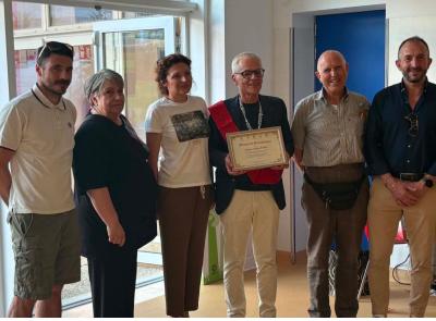 L’abbraccio dei cinque Comuni al professor Fabio Tiberi: dopo 40 anni di insegnamento va in pensione