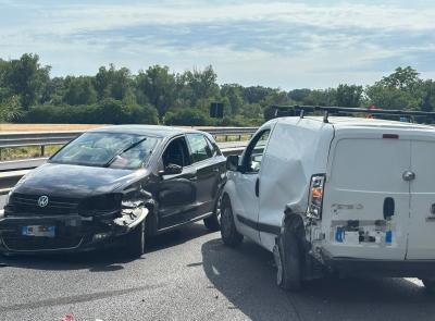 Scontro tra Corridonia e Morrovalle: traffico in tilt, tre feriti