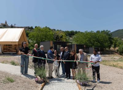 Caldarola inaugura il Glamping Simami sul lago di Caccamo