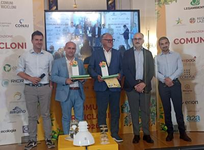 Cosmari premiato a EcoForum Legambiente per il riciclo dei cartoni
