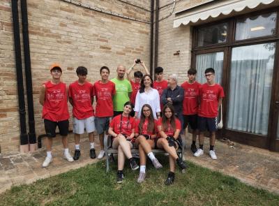 "Ci Sto? Affare Fatica!", a Treia giovani e anziani insieme: il racconto della Casa di Riposo diventa una mostra
