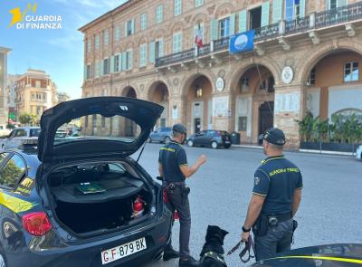 Civitanova, minorenne trovato con hashish: scatta l'indagine, due denunciati