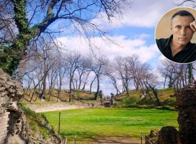 Valerio Aprea al Teatro Romano di Urbisaglia con "L'Apocalisse": lo spettacolo scritto da Makkox